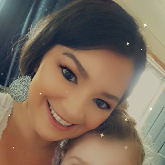 Meet your Posher! 💜 - Picture 2 of 2